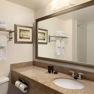 Deluxe  Queen Room Disability Access
